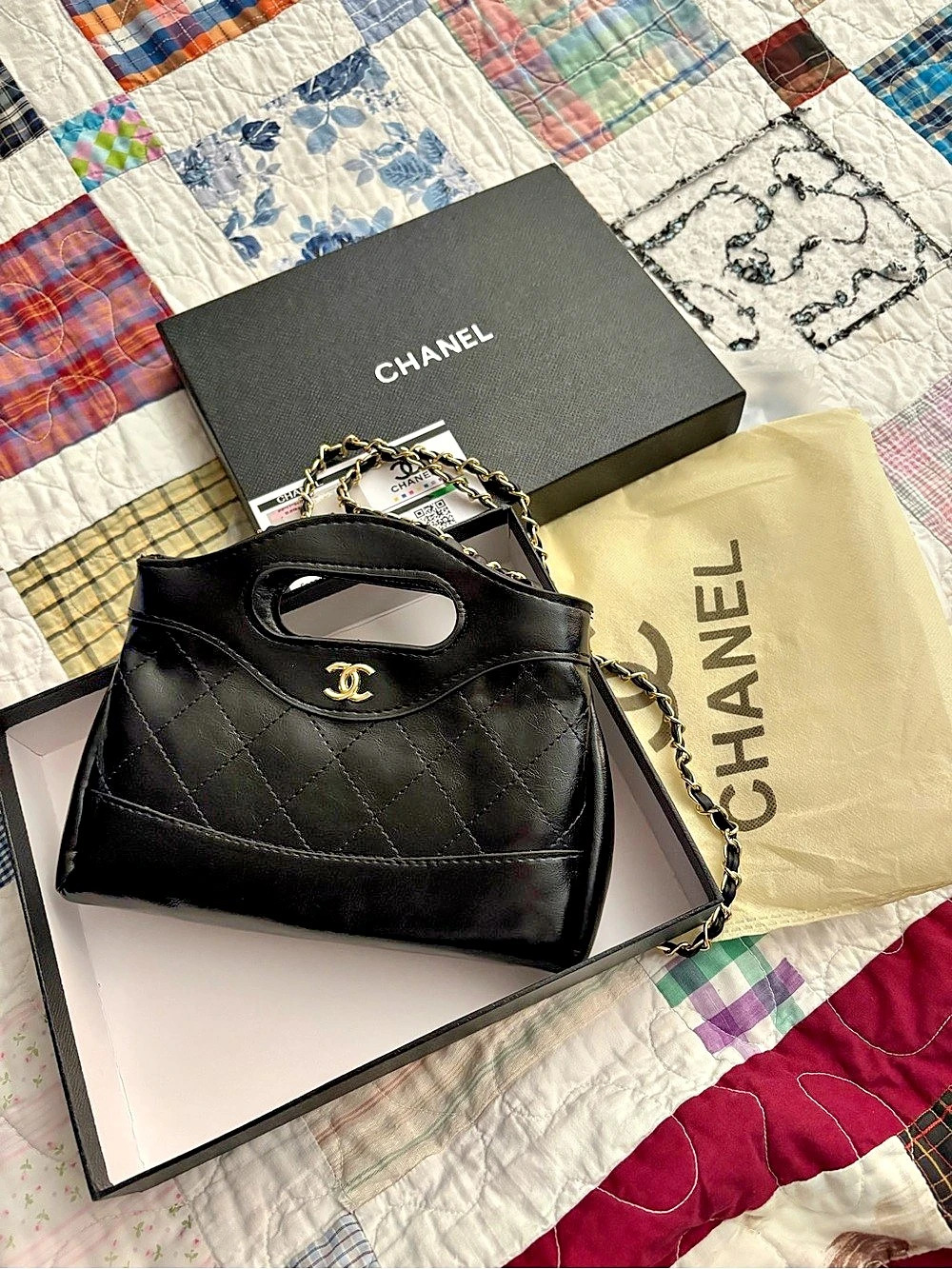 Chanel Quilted Chain Shoulder Bag in Black & Red Like New GWP
